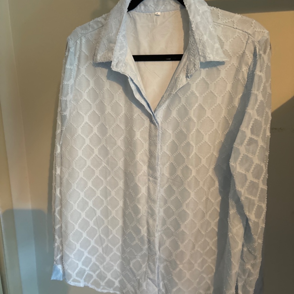 ⭐️Ladies Blouse - Picture 2 of 3